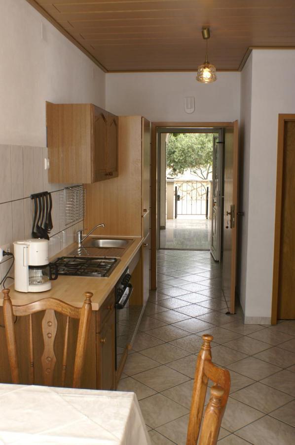 Apartments By The Sea Mandre, Pag - 4098 Extérieur photo