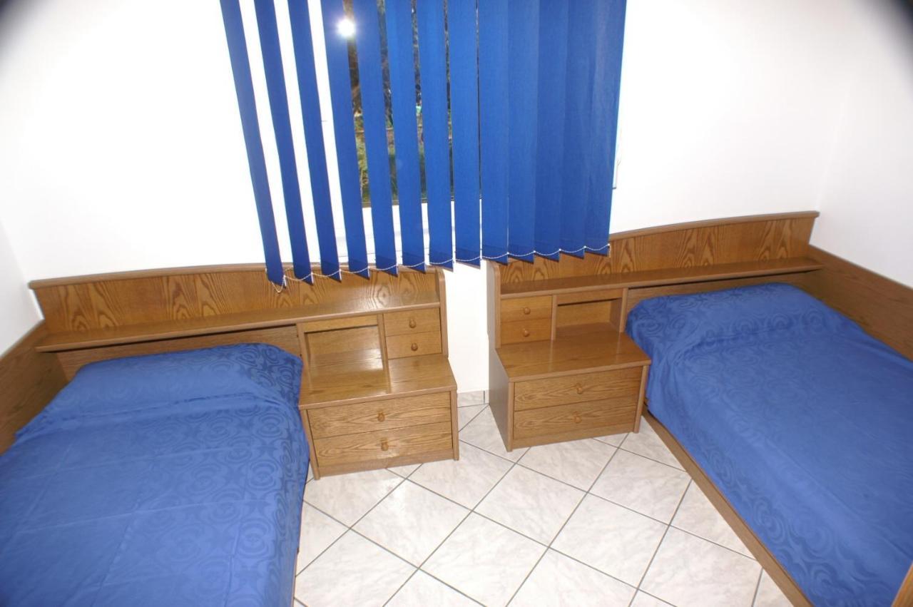 Apartments By The Sea Mandre, Pag - 4098 Extérieur photo