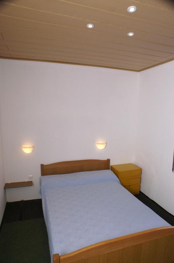 Apartments By The Sea Mandre, Pag - 4098 Extérieur photo